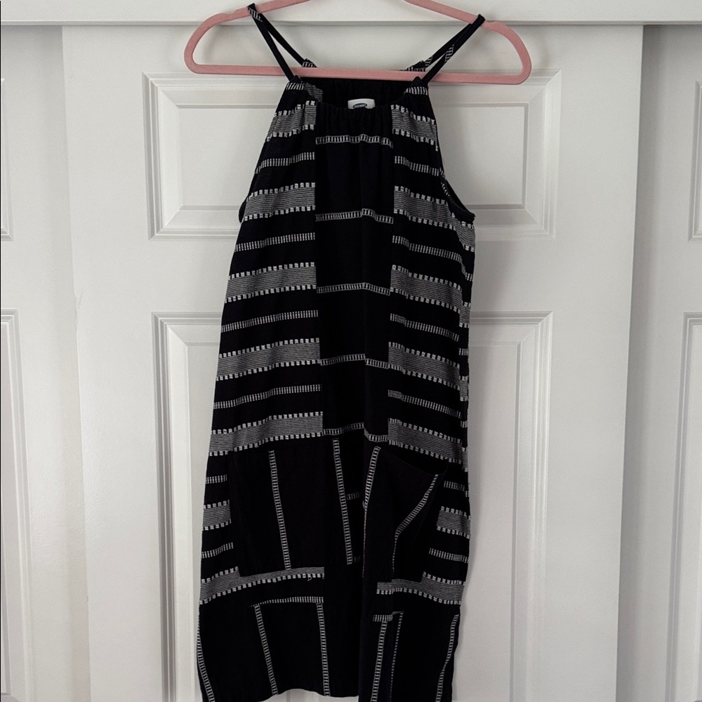 Old Navy Black and White Striped Dress Size: M ✨